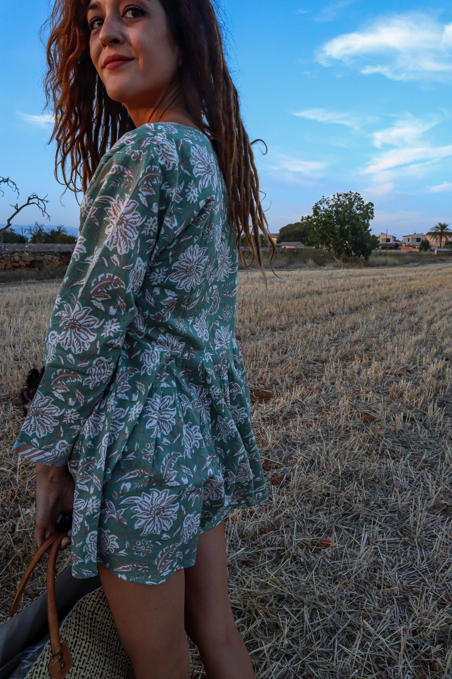 Kurzes Agyeya-Kleid